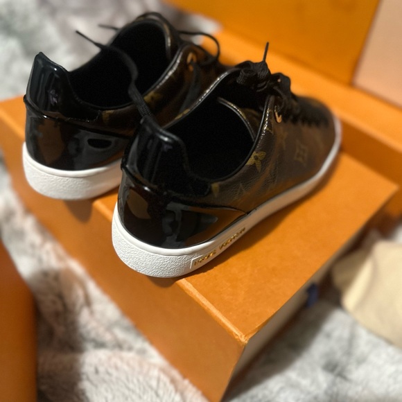 beautiful Louis Vuitton tennis shoes, I have only worn them once, - Picture 7 of 7